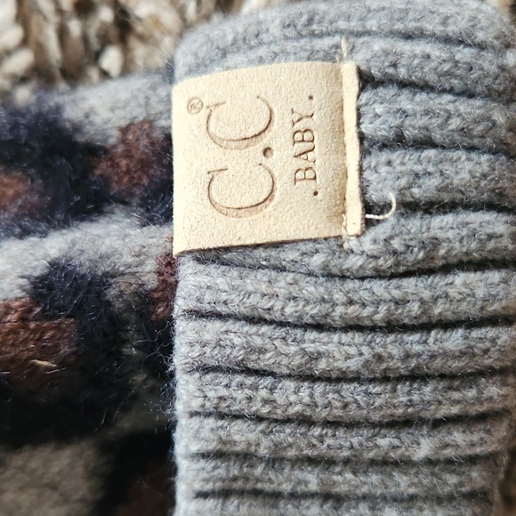 C.C baby pompom hat. - Picture 3 of 6